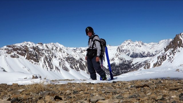 Col des Trois Frères Mineurs avec des skis de randonnée