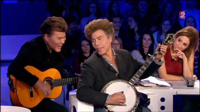 Les frères Bogdanov jouent du banjo en chantant dans ONPC !