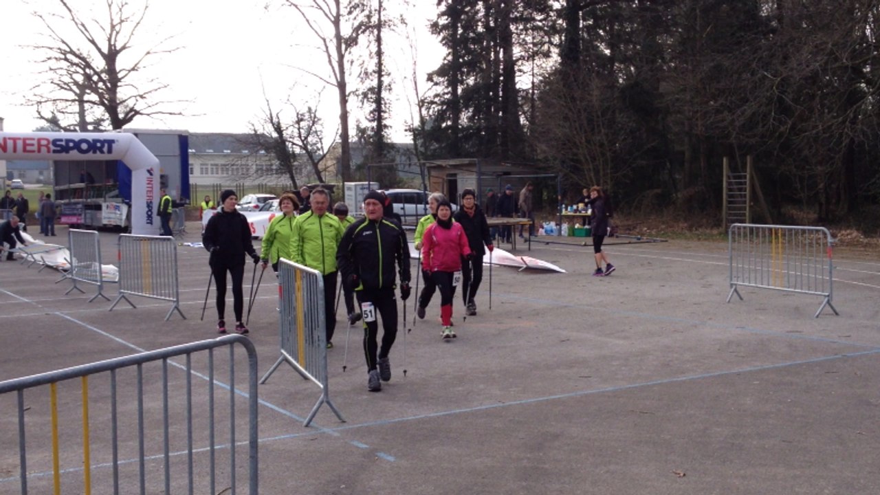 Départ marche nordique avant l'Ekiden des hortensias de l' ESEM