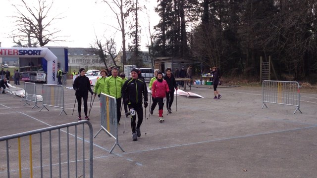 Départ marche nordique avant l'Ekiden des hortensias de l' ESEM