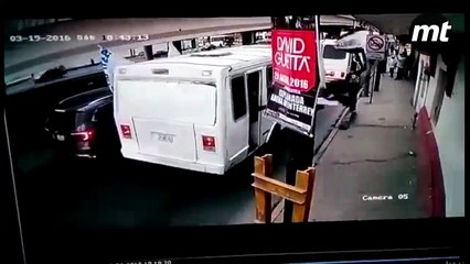 Grupo de "Rayados" propina golpiza a chofer