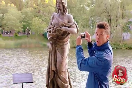 Daily Laughs_Statue Toppling Prank