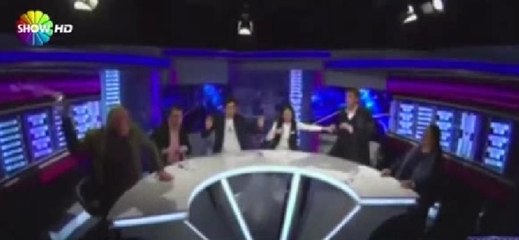 Canlı yayında büyük kavga... Bardaklar havada uçuştu