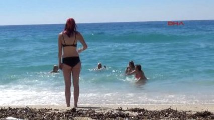 Alanya'da Tatilcilerin Deniz Keyfi