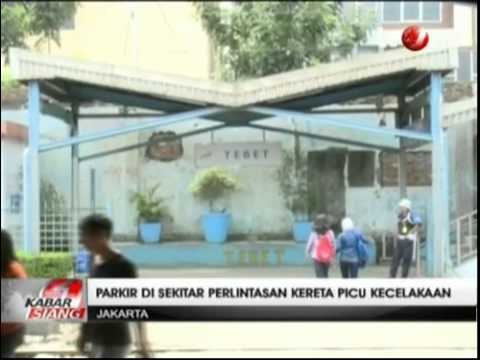 Tak Mau Ditertibkan, Petugas Stasiun Pecah Kaca Dua Angkot