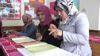 İşaret Diliyle Kur'an-ı Kerim Öğreniyorlar