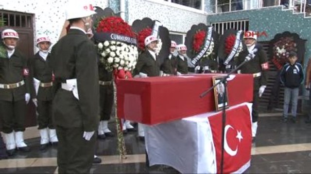 Diyarbakır -Nusaybin Şehidi Diyarbakır'da Son Yolculuğuna Uğurlandı-2