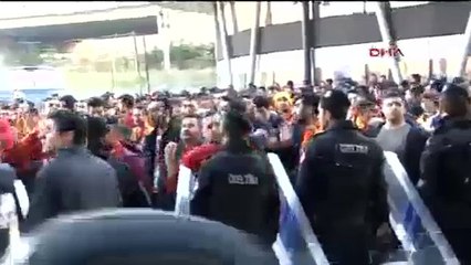 G.Saray taraftarı yönetime ateş püskürdü!