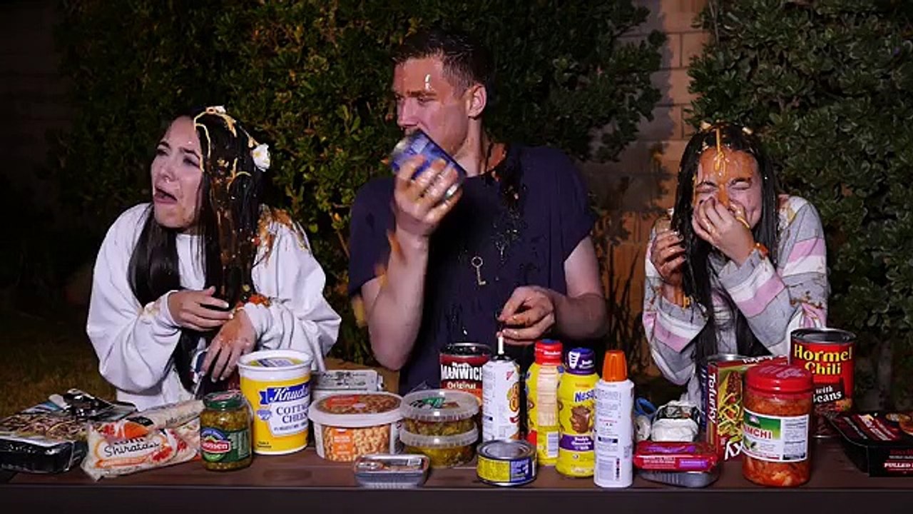 MESSY TWIN TELEPATHY CHALLENGE w the Merrell Twins   Collins Key