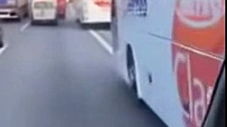 Ambulansa Yol Vermeyen Metro Turizm Otobüsü