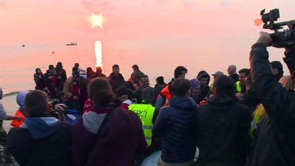 Migrants still arriving as EU-Turkey deal enters force