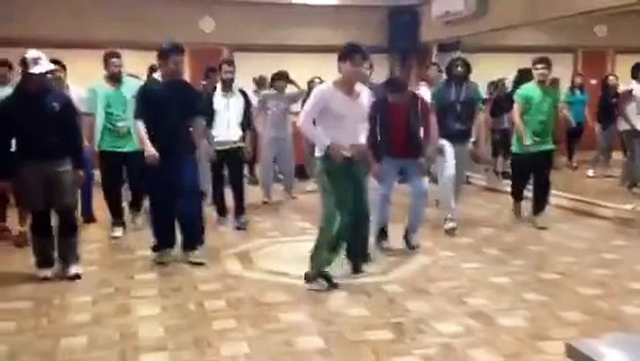 (28) Tiger Shroff_2