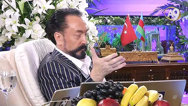 Karl Marks ve bir çok ünlü ateist aslında Allah'ın varlığına iman ediyorlardı ama bunlara insanları Allah'sızlığa çekmek görevi verilmiş.