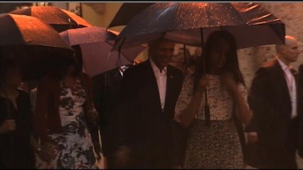 La lluvia acompaña a Obama y su familia en su paseo por La Habana Vieja