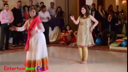 BEAUTIFUL Female Wedding Dance On Chan Ke Mohalla