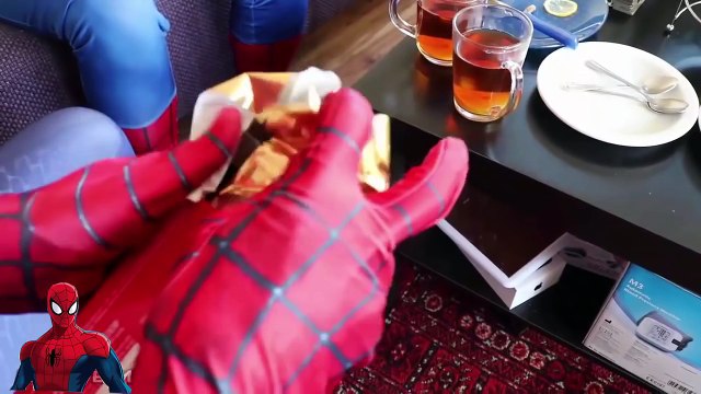 SPIDERMAN vs HULK vs FROZEN ELSA VENOM JOKER Zombie In Real Life Superhero Movie Fun 2016