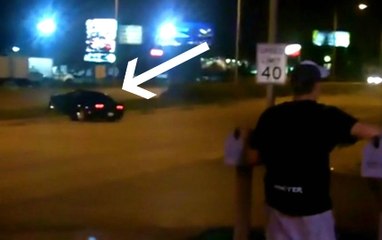 Otomobilin Kontrolünü Kaybedince Refüje Çarptı