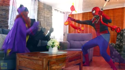 Spiderman vs Catwoman vs Batman & Batgirl! Batman is Kidnapped! Fun Superhero Movie!