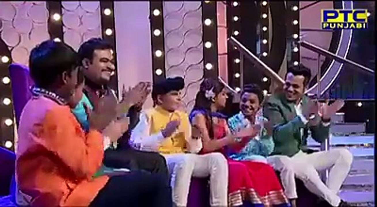 Amazing Indian Girl Sing Song of Kalaam