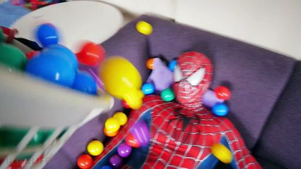 Spiderman vs Venom - Funny Boxing Superhero Fun Movie in Real Life - IRL