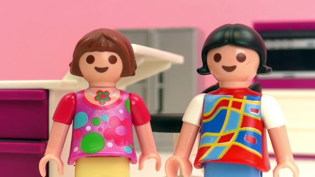Film Playmobil Français – Lena et Chrissi s’ennuient | La cuisine se transforme en salle d