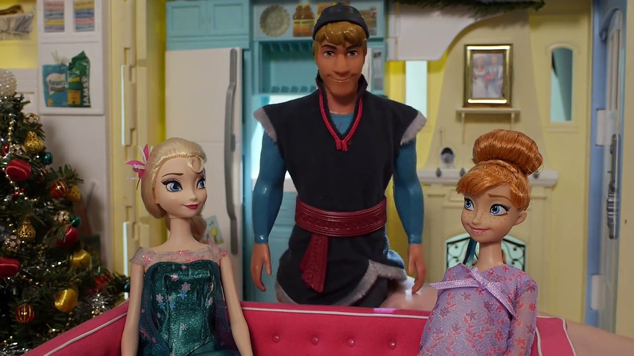 S5 E5 Frozen Pregnant Anna Elsa Rescue! | The Barbie Happy Family Show