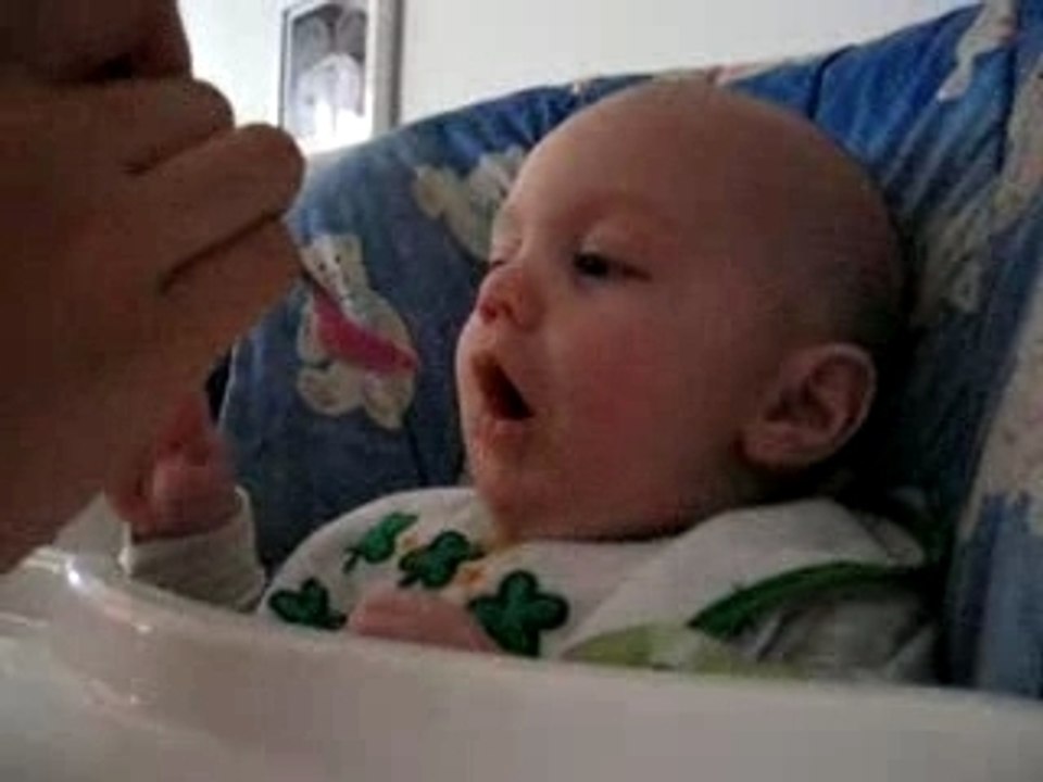 Matthew adoooooore la compote!