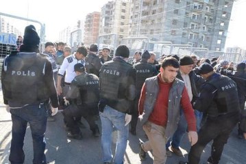 Diyarbakır'da Nevruz alanına girenler didik didik aranıyor