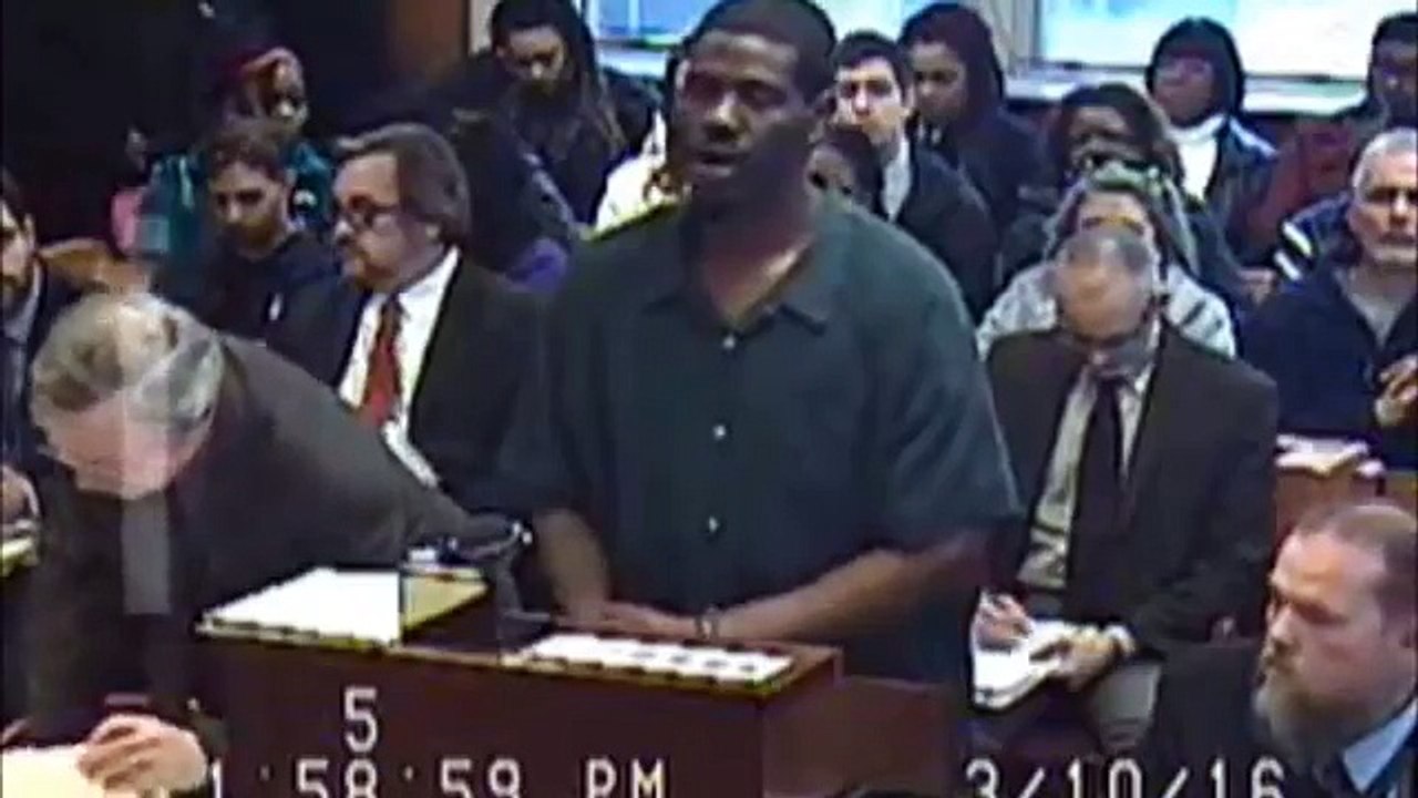 Convicted felon sings to apology
