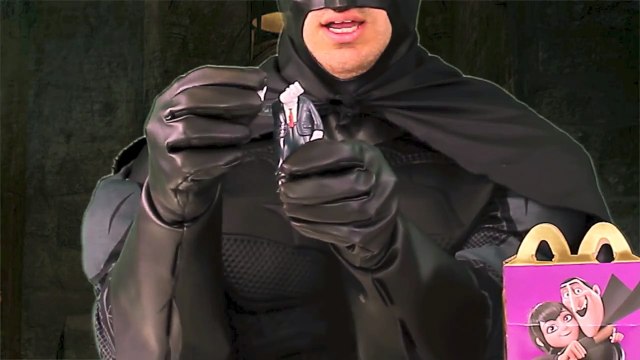 Hotel Transylvania 2 McDonalds Happy Meal Toys Batman Review Dracula Dennis Surprise trailer movie