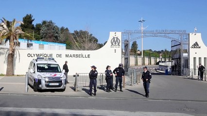 OM : deux voitures de police devant la Commanderie