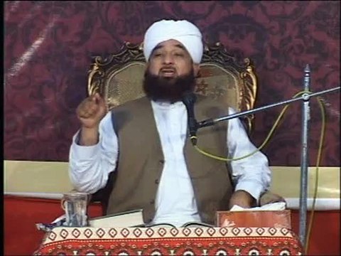 Quran Se Muhabbat Karny Walay Ki Qabar Me Ujala