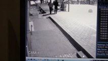 Güvenlik Kamerasını Çalan Hırsızlar, Başka Kameraya Yakalandı