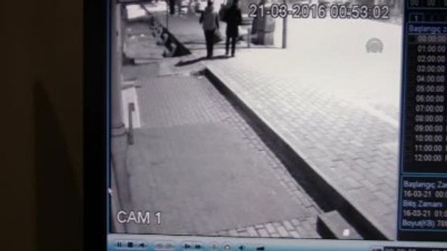 Güvenlik Kamerasını Çalan Hırsızlar, Başka Kameraya Yakalandı