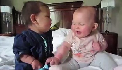 Funny babies-Fight between two babies