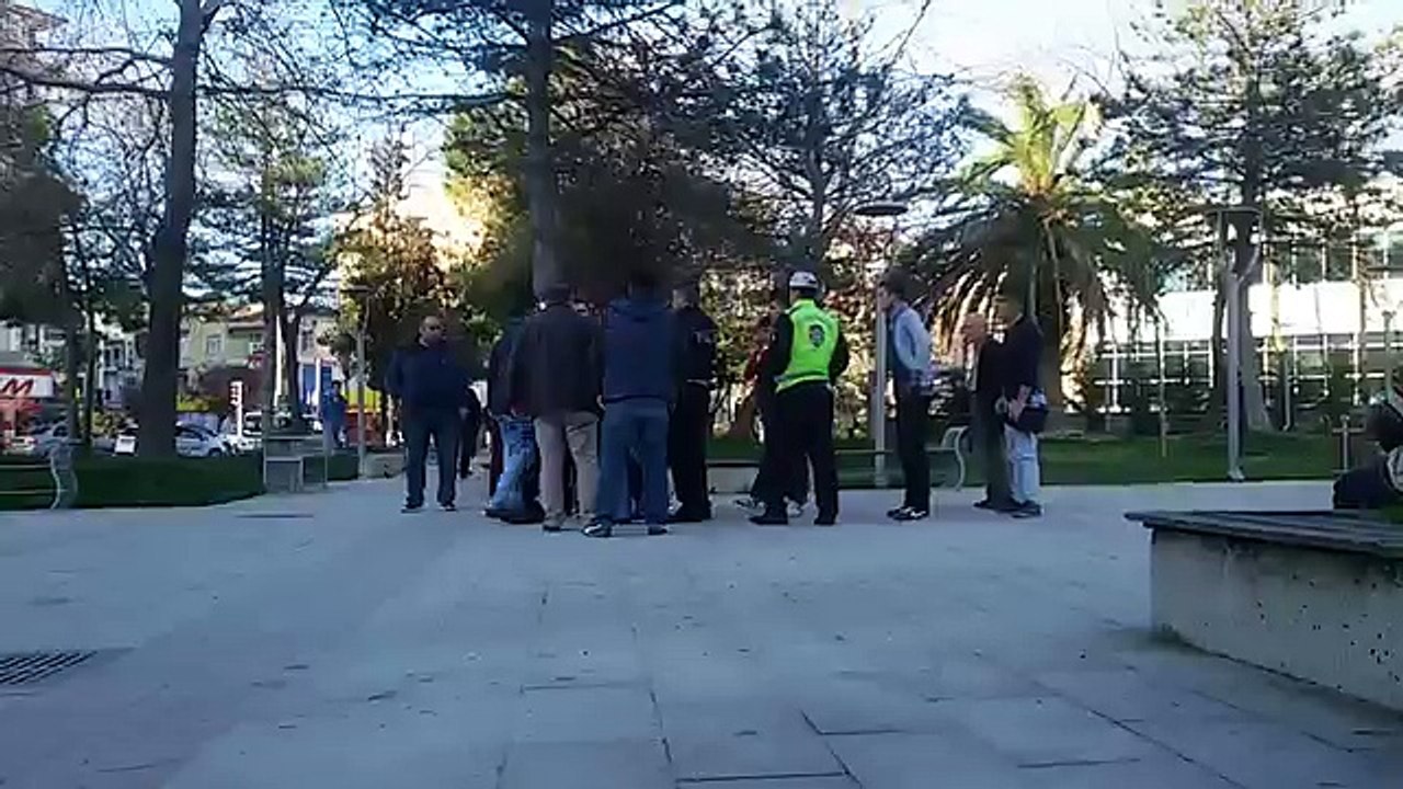 Bıçak Çektiler
