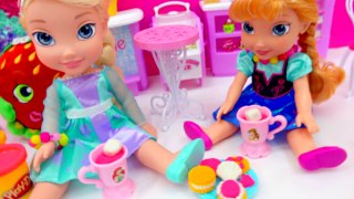 Frozen Queen Elsa & Anna Have Play-Doh Disney Princess Tea Cookie Party - Video Cookieswir