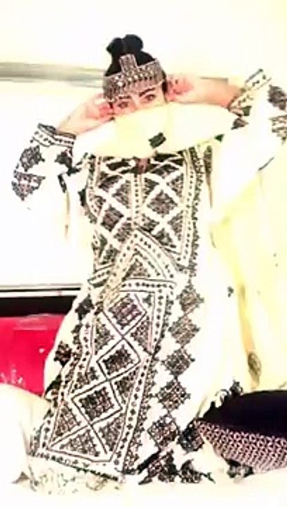 Qandeel Baloch Dancing in Balochi Clothes as a Gift for Indians