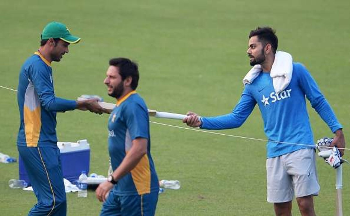 IND v PAK- Virat Kohli's Gift To Mohammad Amir