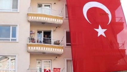 Şehit Polis Karaduman'ın Baba Evine Ateş Düştü