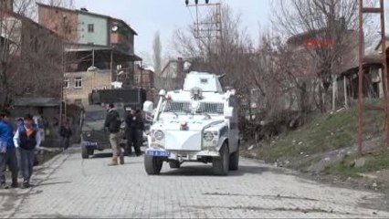 Hakkari'de İzinsiz Nevruz Kutlamasına Polis Müdahalesi -1