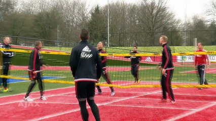 De Boer kendini sakatladı!