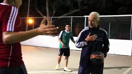 Futbol Sihirbazı  Yaşlı Adam Kılığına