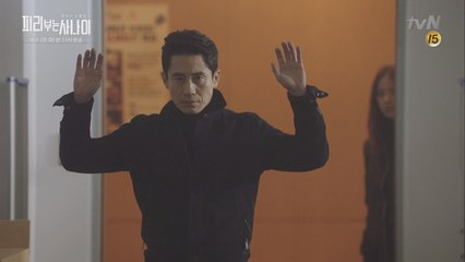 인질 교환을 요구하고, 인질 자처한 신하균