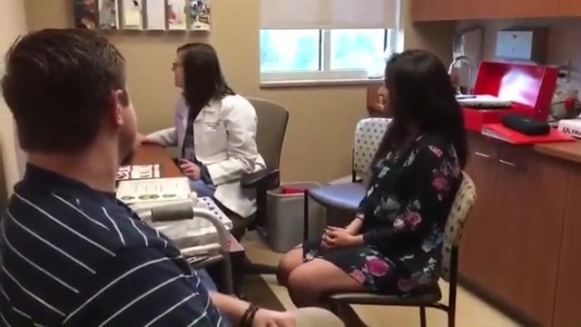 Elle entend pour la première et son mari lui fait une énorme surprise