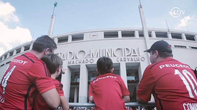 Invasão rubro-negra! Torcida do Flamengo toma conta do Pacaembu no Fla-Flu à paulista
