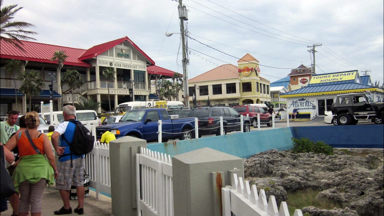 Georgetown, Grand Cayman=January 15, 2013, MSC Poesia.wmv