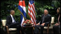 Obama y Castro sellan histórico encuentro con un apretón de manos