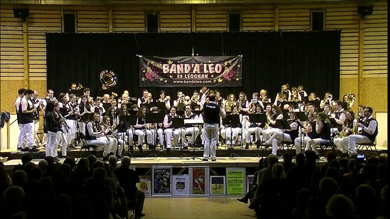 Toros en Arles - BAND'A LEO