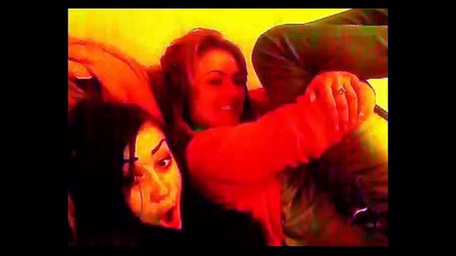 Девушки отдыхают в комнате по вебке Вебка Веб камера